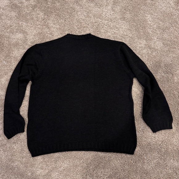 Men’s XL Black and Red Bachrach V-neck Sweater - Picture 4 of 5